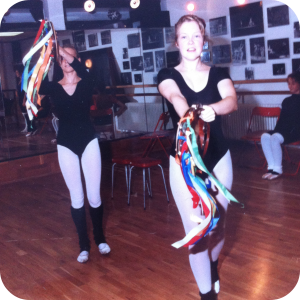 Qialance_ballet_tambourine